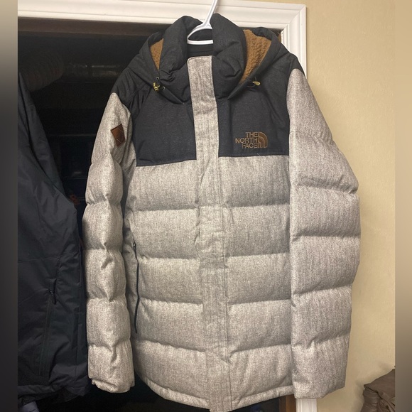 Northface winter jacket only worn a few times too big for me now no rips - Picture 1 of 1